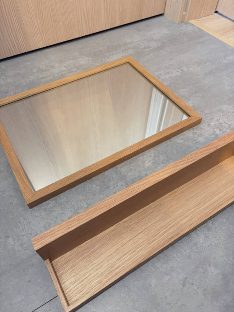 無印良品で購入したミラーとトレー