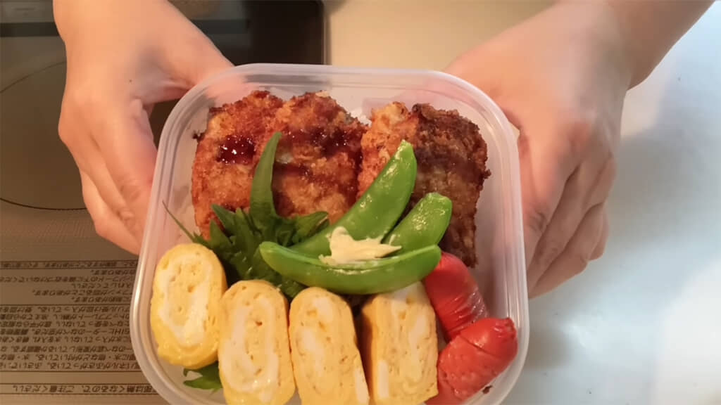 手製ヒレカツ入りのお弁当が完成しました!