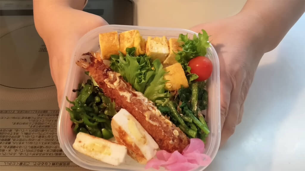 エビフライが主役のお弁当が完成!