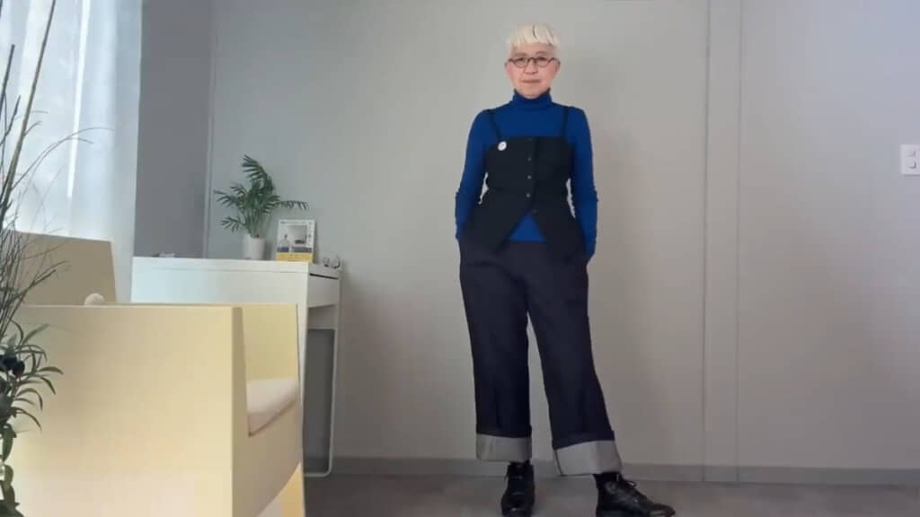 ロールアップした「ツイルワイドストレートパンツ」を使ったコーデ