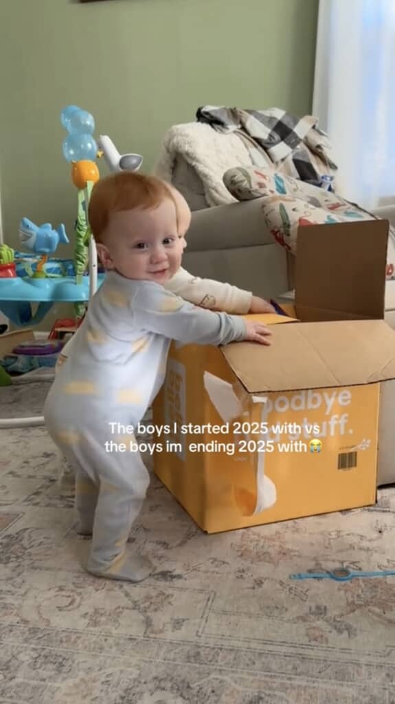 同じ年の年末にはつかまり立ちできるように！