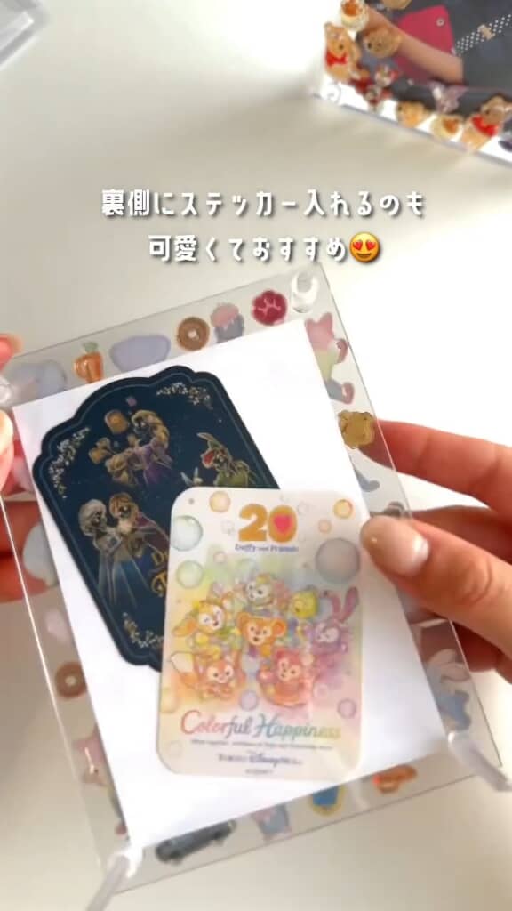 裏側もデコってより楽しく。写真にまつわる思い出の品を挟むのも良さそう