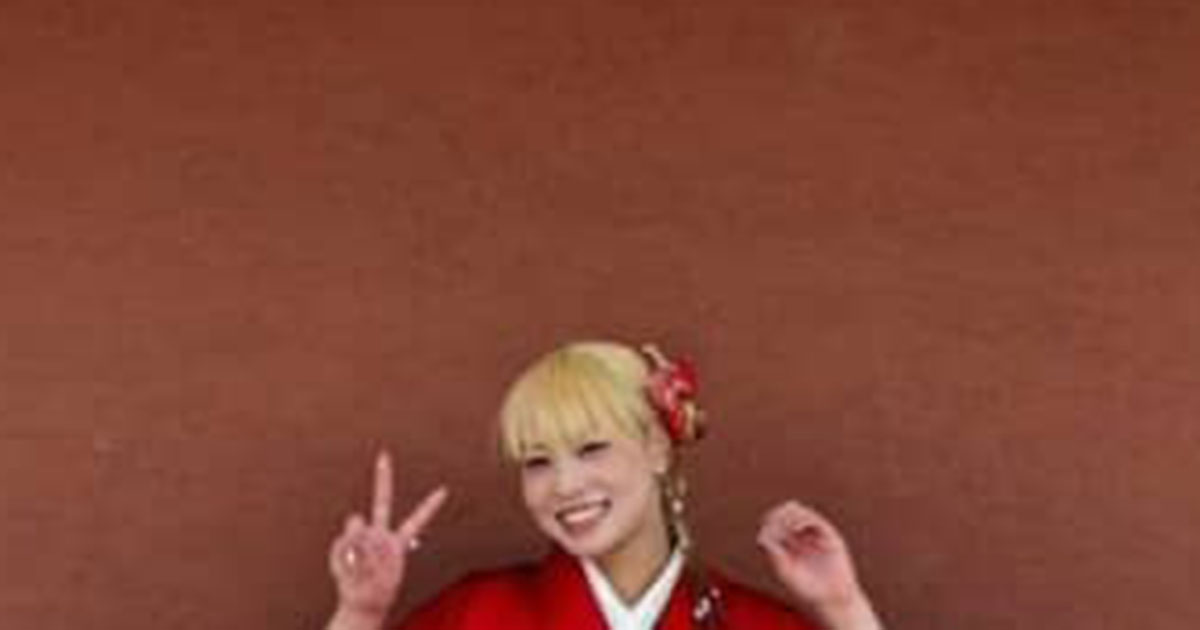 メルカリで1万5000円の振袖→リサイクル店の小物と合わせて、成人式で着たら……　驚きの晴れ姿に「センスありすぎる」「そうそういないです！」（1/2） | ライフスタイル ねとらぼ