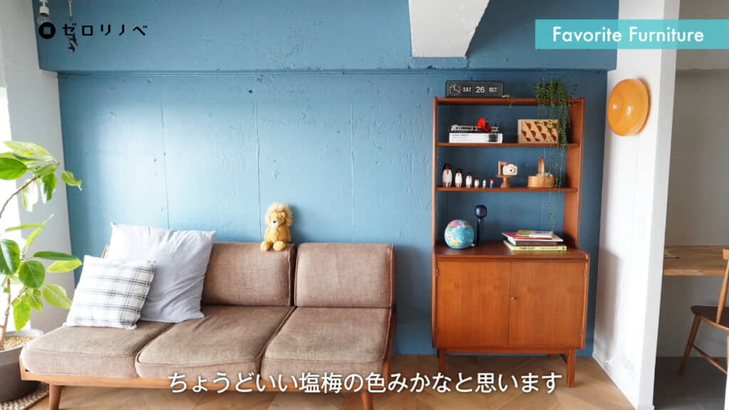 センスのよい家具が並ぶリビング