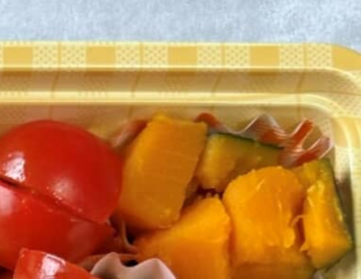 4歳娘のママが作る“しょうもない見た目のお弁当”→よく見ると……「えーー!」想像以上の中身に「私の分も一個作って」(1/3) | ライフスタイル ねとらぼ