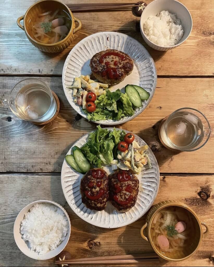 夫のハンバーグは2個