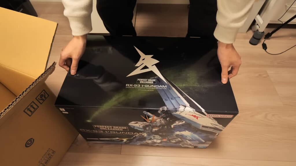 「PERFECT GRADE UNLEASHED 1/60 νガンダム」の外箱