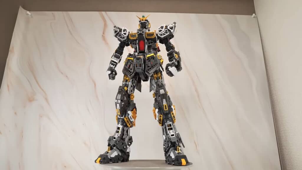 組み上がったνガンダムの内部フレーム