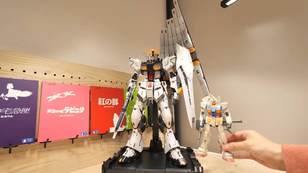 νガンダムと別キットのガンダムを比較