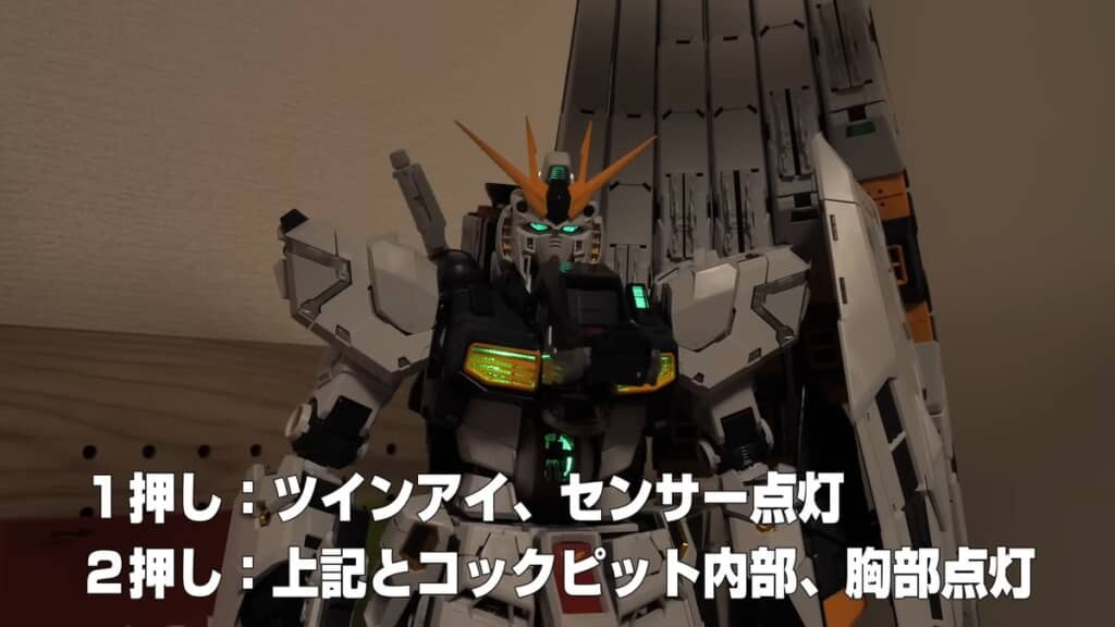 別売りのLEDユニットで目やセンサーが光るνガンダム