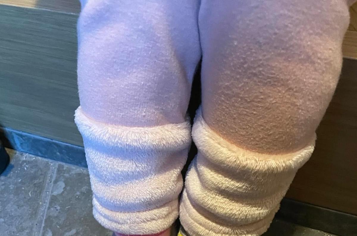 ママ「こんな子見た事ないぞ」→3歳娘の足元を見ると……　“センス爆発”コーデに「大丈夫、今だけですよ」「個性という事で」（1/3） | 育児 ねとらぼ