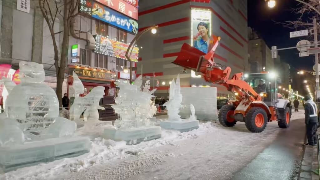 重機がやって来て……