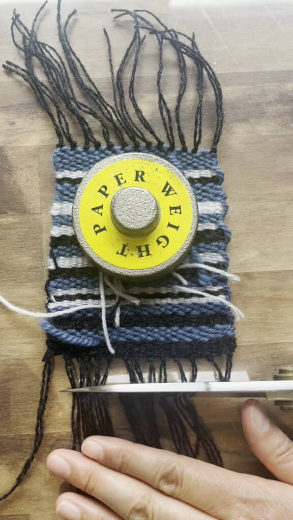 余分な毛糸をカットしたら……