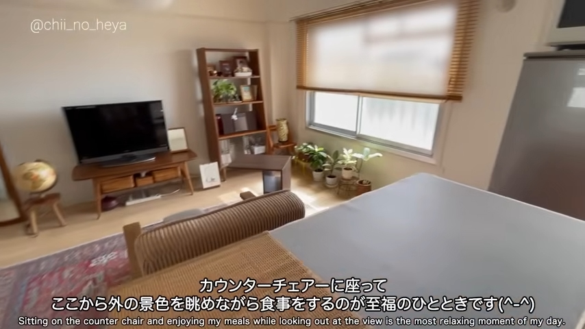 キッチンの収納兼テーブルから見た景色