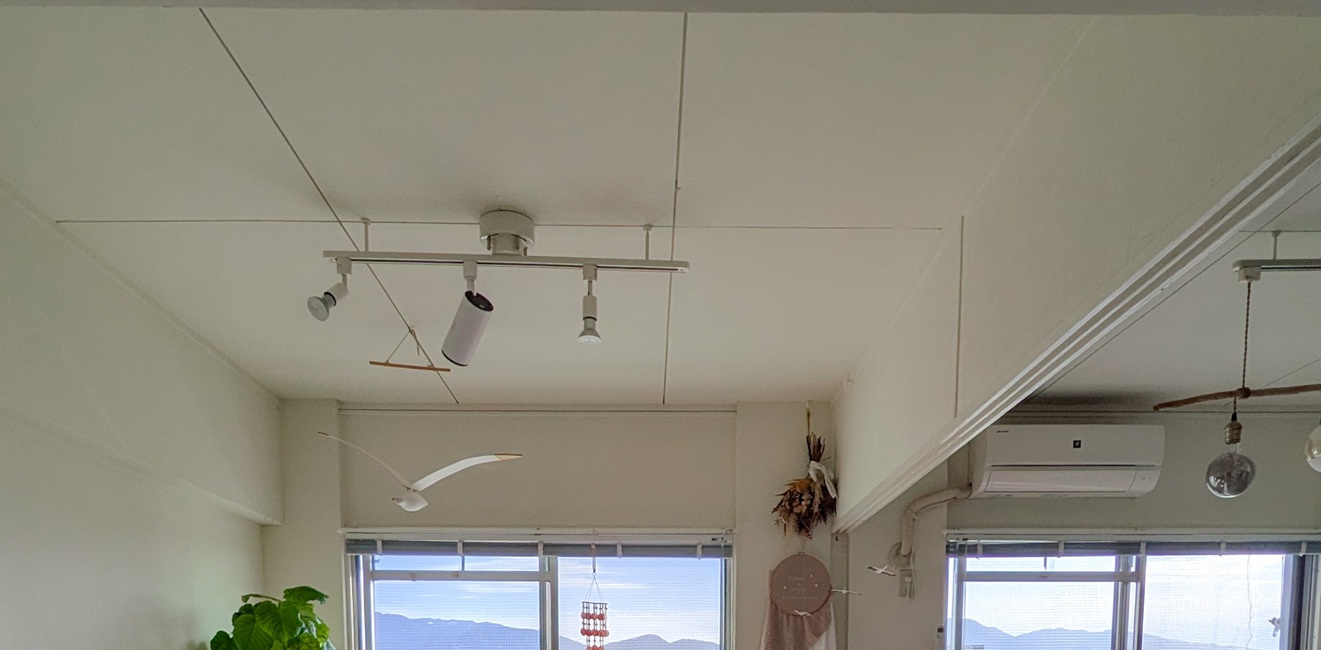 築50年の団地に暮らす夫婦、春が近づく部屋をのぞくと……「これ団地?!」「映画のワンシーンかと」　驚きの光景に「めちゃくちゃ素敵」（1/3） | ライフスタイル ねとらぼ