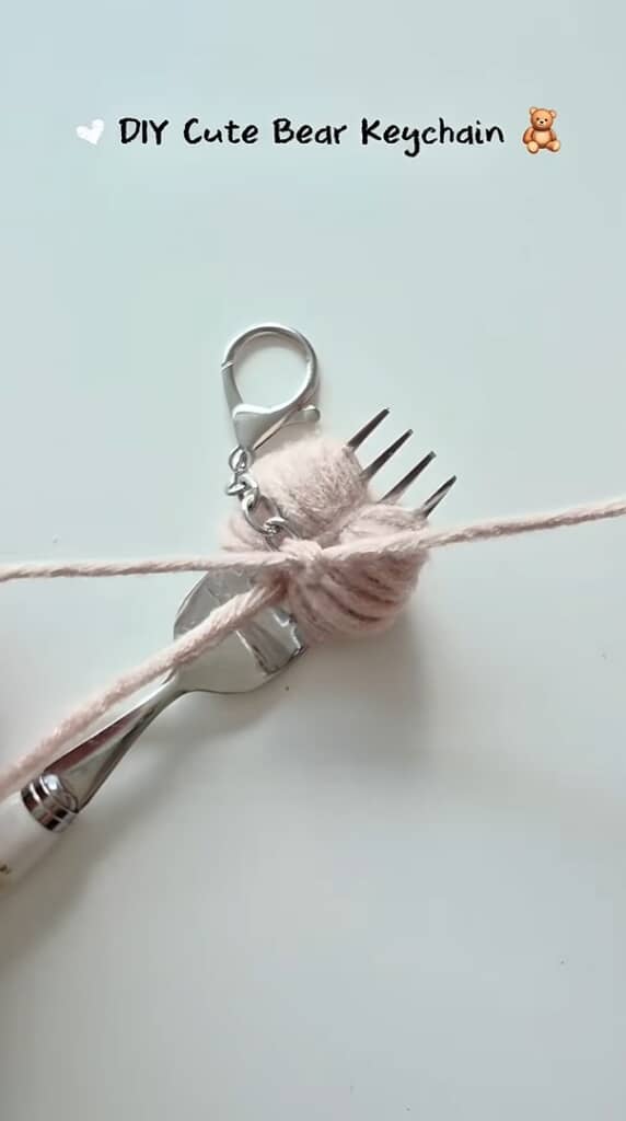 キーチェーンを結びます