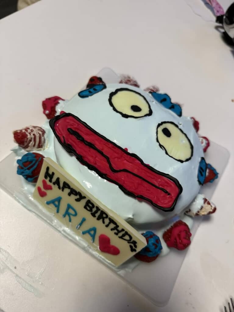 バースデープレートと飾りを添えて豪華に