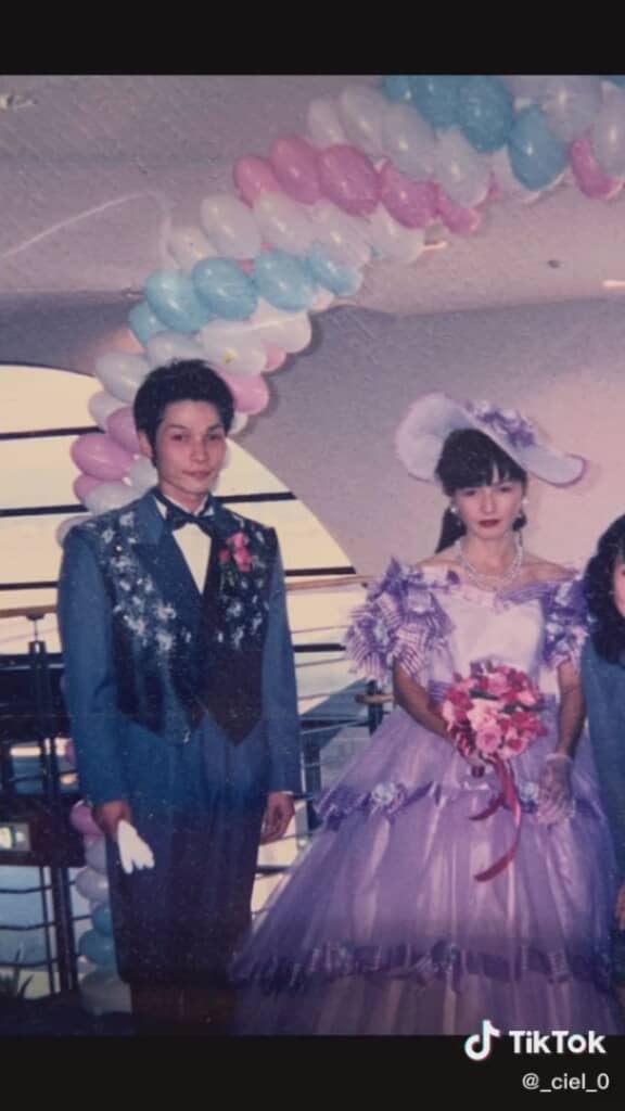 どの衣装も完璧な着こなし