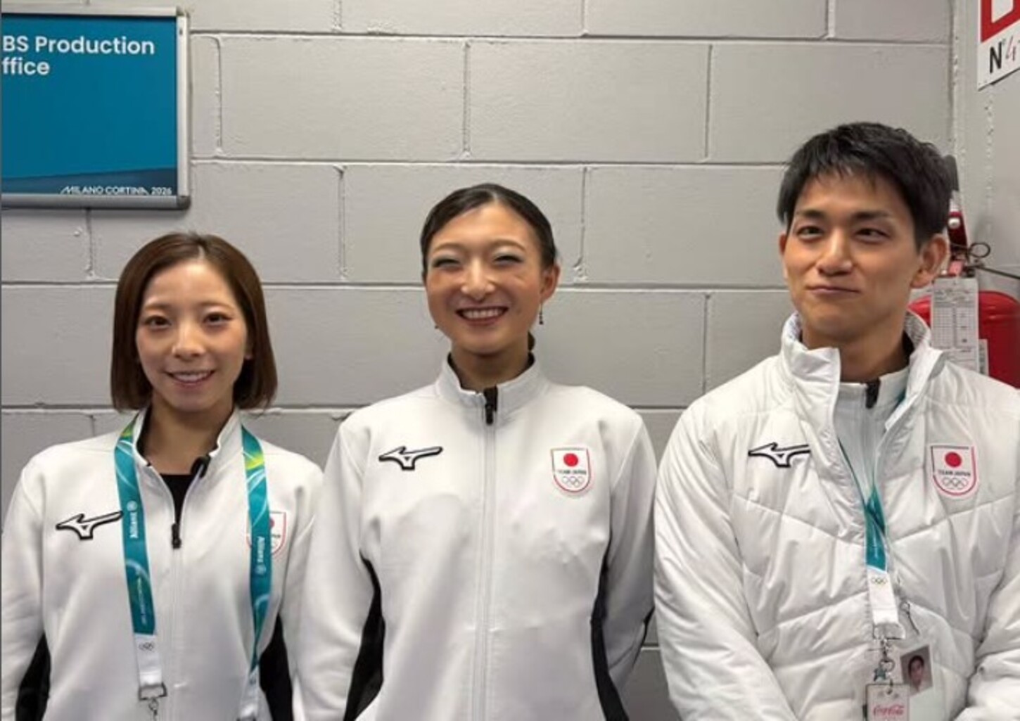 “りくりゅう”が坂本花織と記念撮影→足元を見ると…… 木原龍一の“まさかの配慮”に「気遣いのレベルがすごい」「ファンになりました」(1/2) | スポーツ ねとらぼ