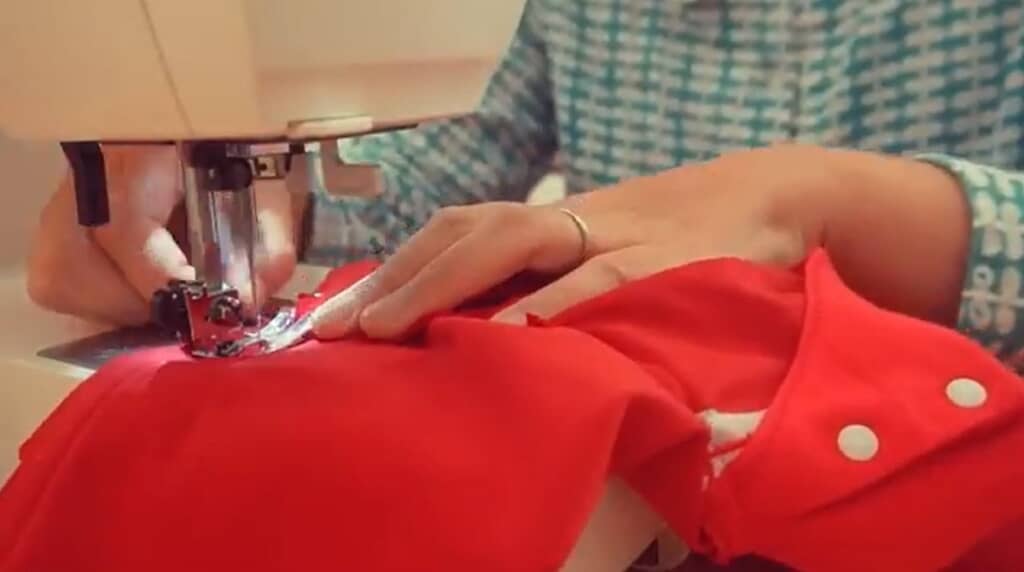 トップスを縫っていきます