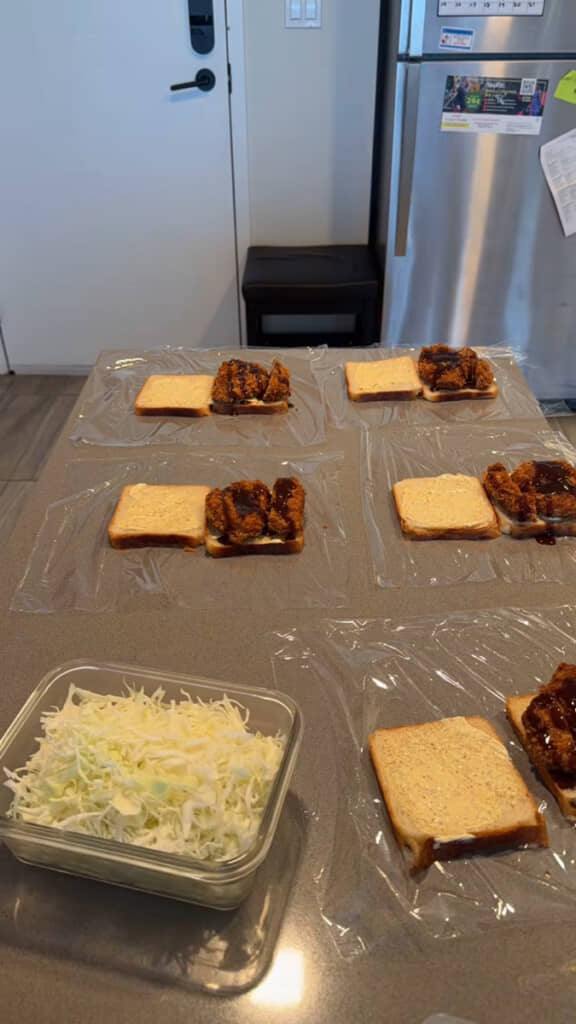 大きなヒレカツをサンド