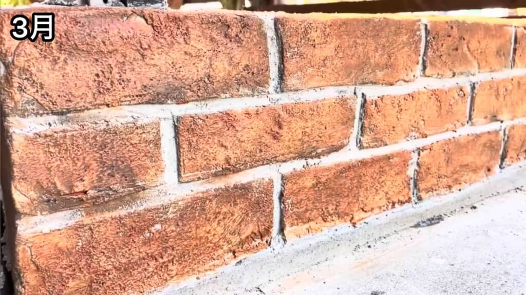 赤いれんが風に着色したモルタル仕上げのブロック