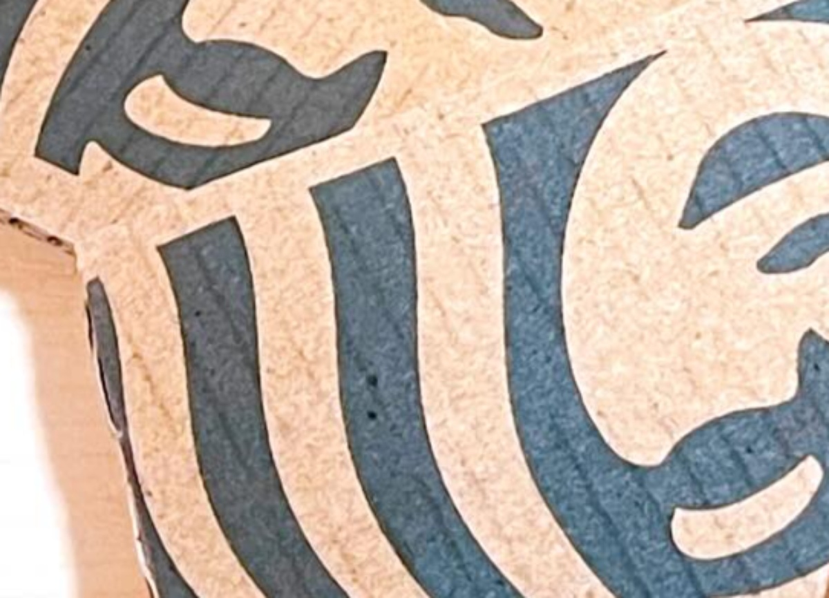 スタバのスリーブは捨てないで！　差し込むだけでできる驚きの完成品に「ちょうど欲しかった」「オシャレさーん！」（1/3） | ライフハック ねとらぼ