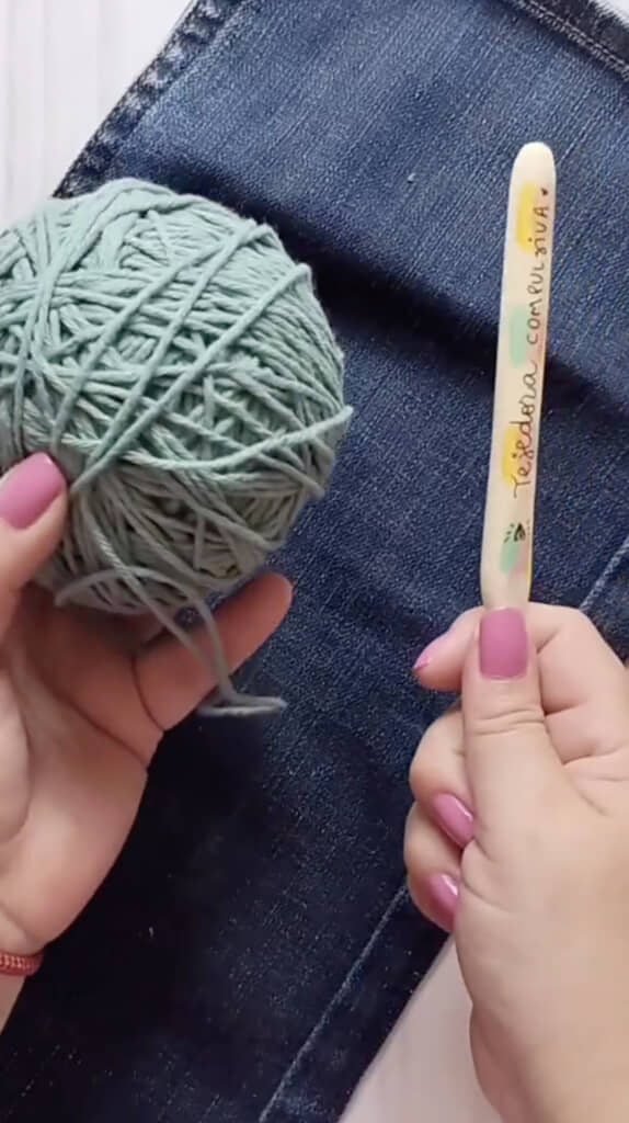 古いジーンズを再利用したバッグを作ります