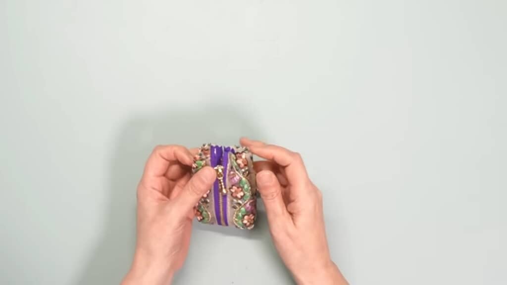 生地を表に返しました