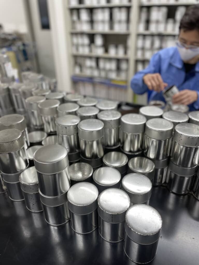 マイスターによる調合風景。素材の種類がすごすぎる