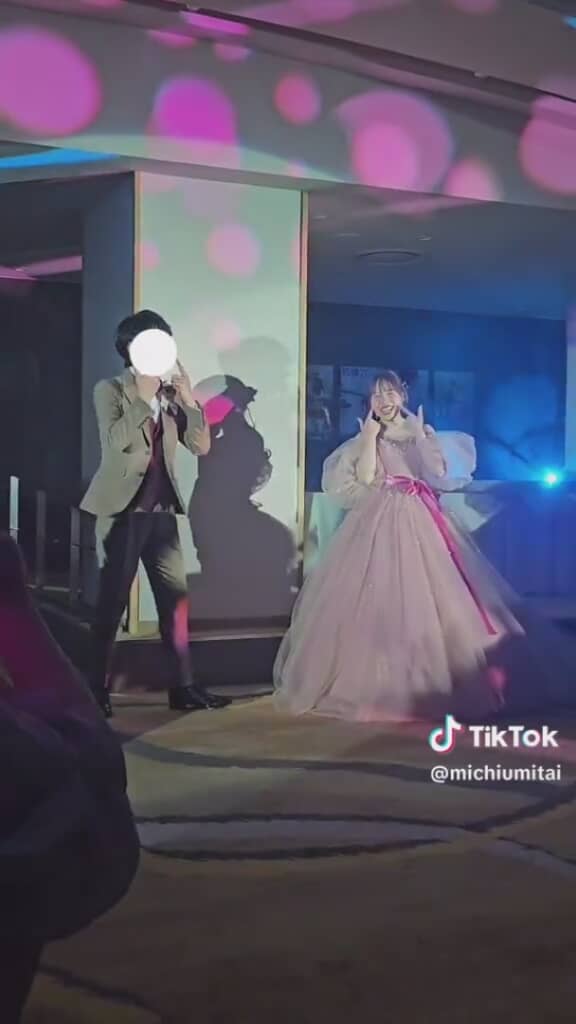 メンカラに輝くムービングライト