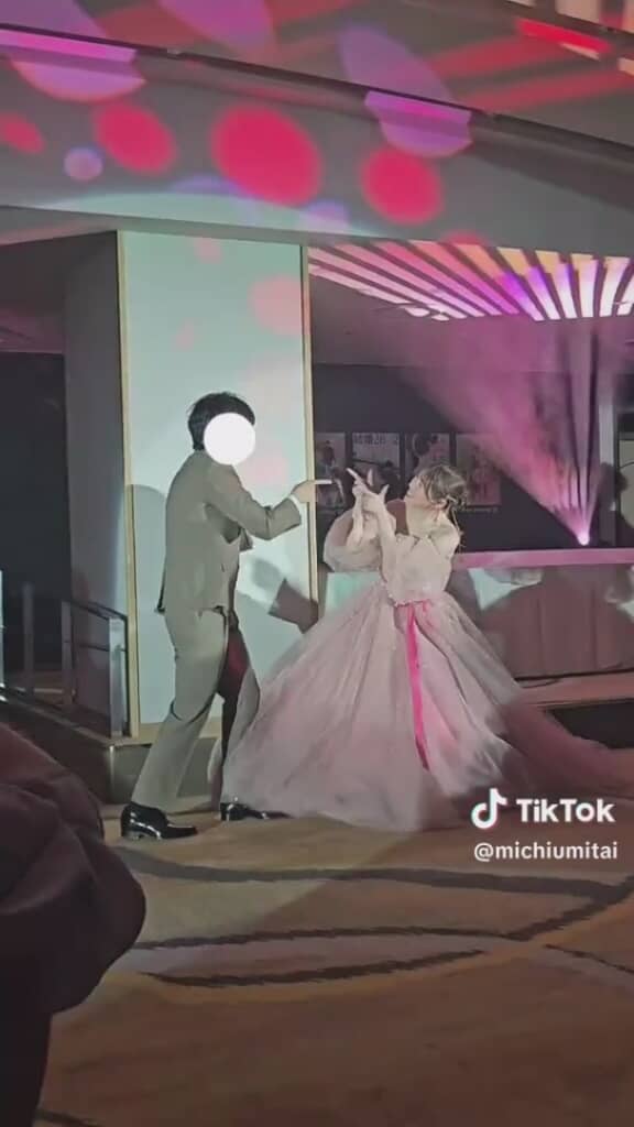 2色のライトが重なる瞬間