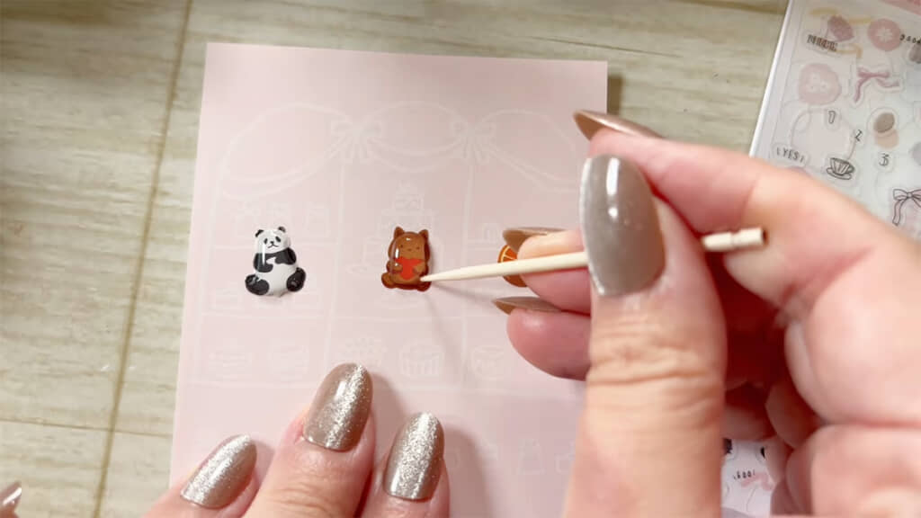 手早くボンドを塗っていきます