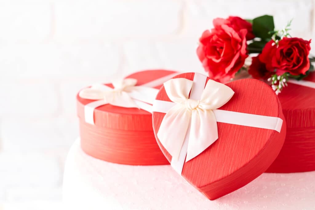 外国人の夫からもらったバレンタインデーの花束とは（出典：PIXTA）
