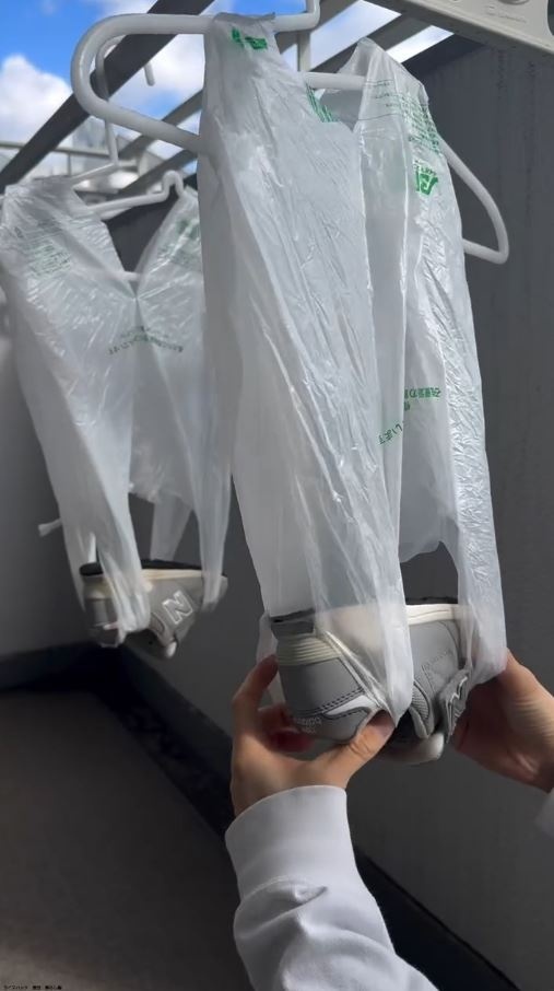 ハンガーにかけたら靴が干せる！