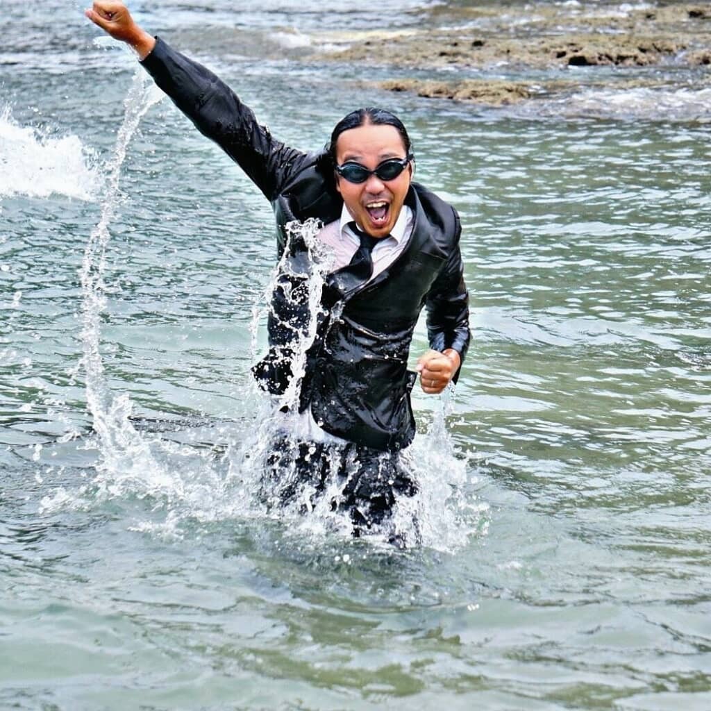 「就職なんざク○喰らえー！」