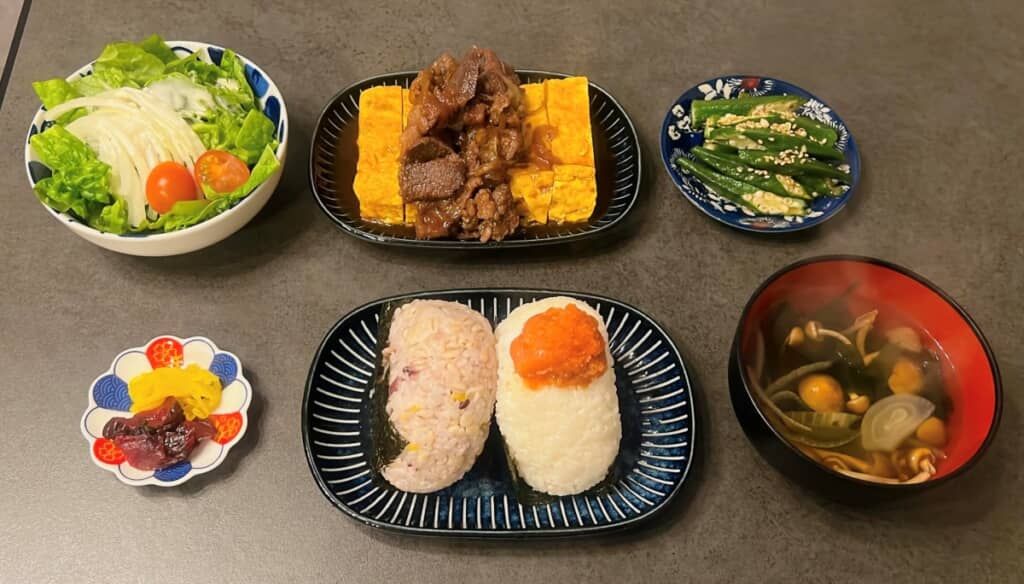 たった30分で作ったとは思えない豪華な食卓