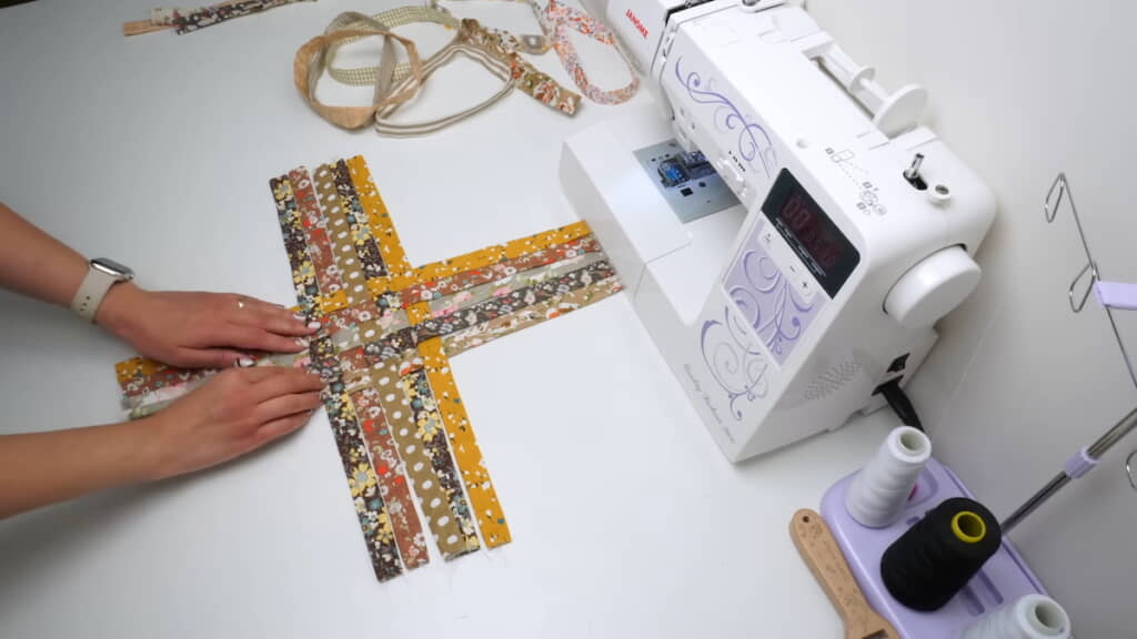 10本のヒモを平織りの要領で配置