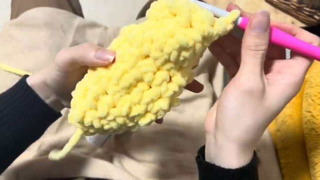 アバウトに編んだおかげで、くびれたり膨らんだり程良くランダムな仕上がりに