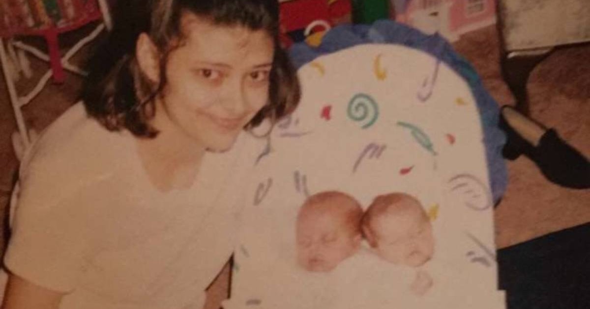 双子の赤ちゃんとママの3ショット、26年後……　驚きの“現在の姿”に「最高にクール」「なんという祝福」【海外】（1/2） | ライフスタイル ねとらぼ