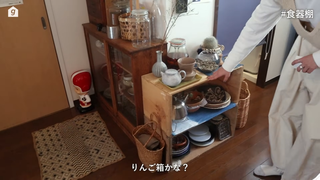 りんご箱を食器棚として活用