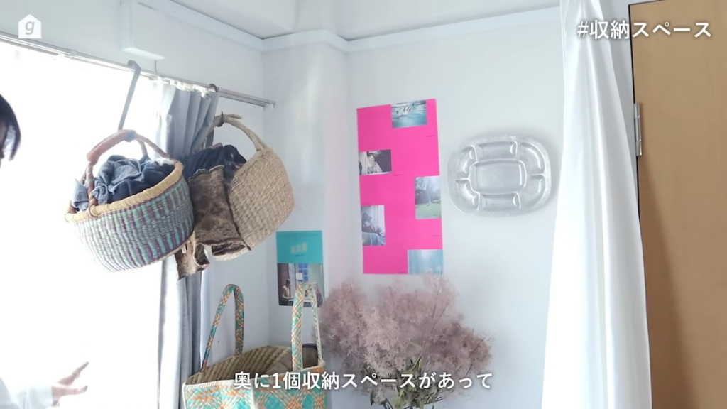 小物使いのセンスが光る、小さな収納スペース