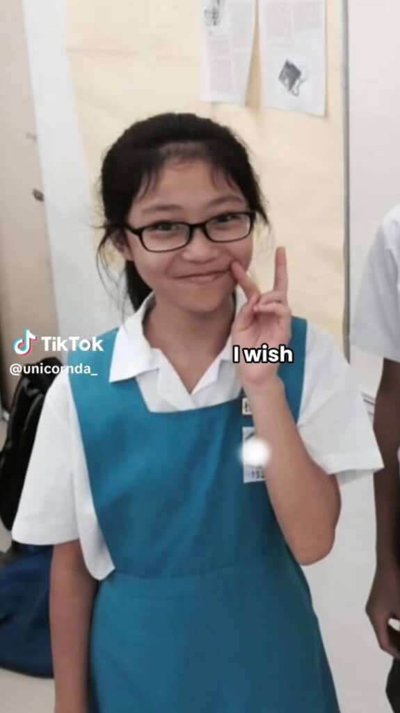 大人しそうなメガネ女子でした