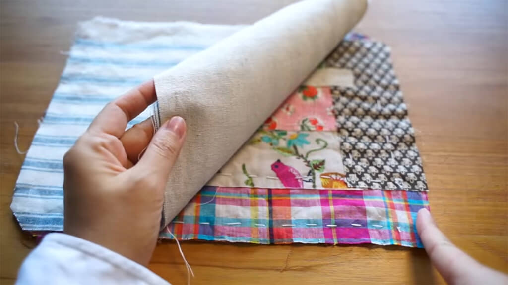 ハギレを縫い付けた布は一番下に