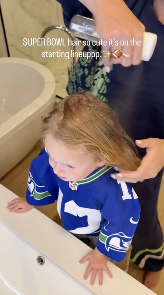 まずは髪全体を濡らします