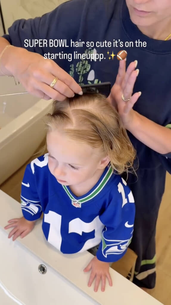 ジグザグに髪を分けて……