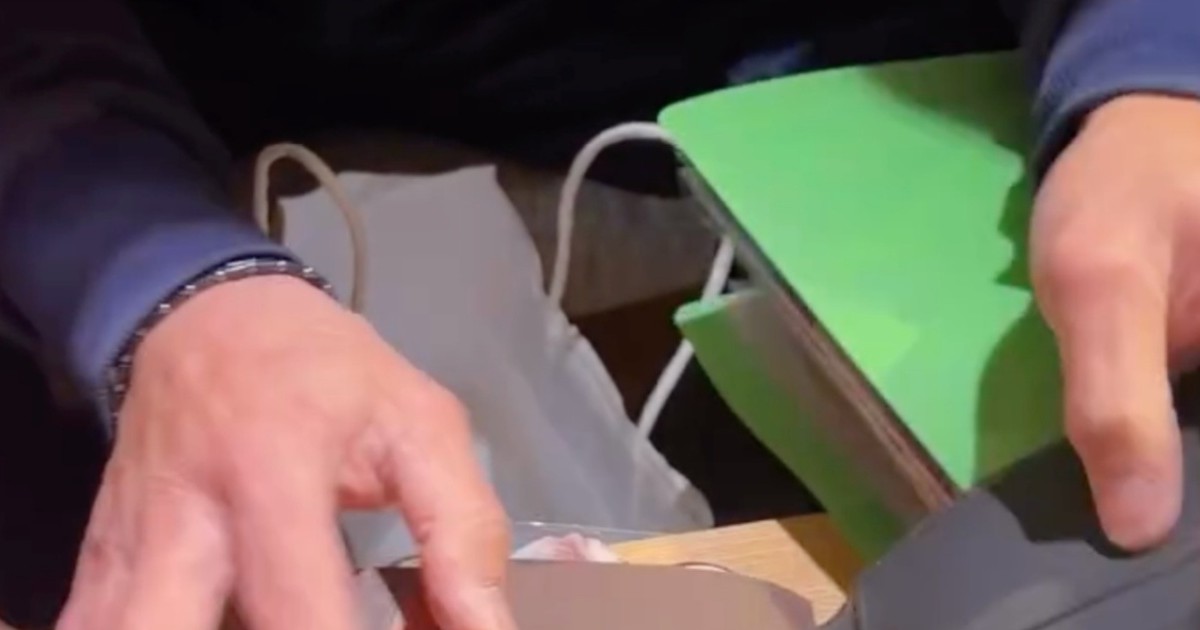 「じーじもシール帳やってよ」→孫からのお願いに62歳祖父が1週間で作ったのは……　出てきた“まさかのもの”に「つよすぎる」「大人が本気出すと面白い」（1/2） | 教育・子育て ねとらぼ