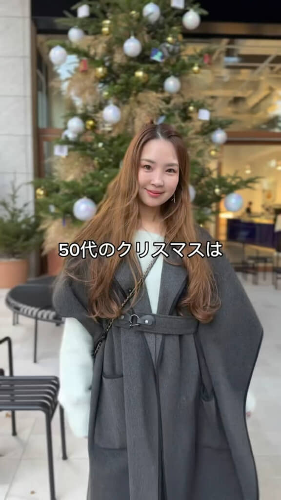 ケープコートでお出かけスタイル