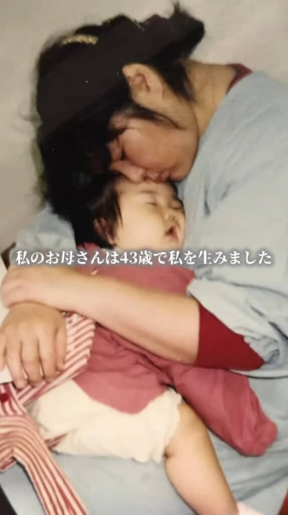 43歳当時のかぁちゃんさんと、赤ちゃんだったころの娘さん