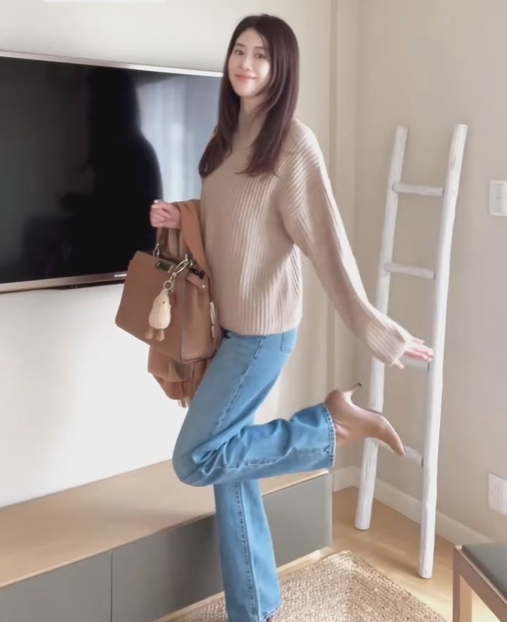 ブルーデニムが爽やか!